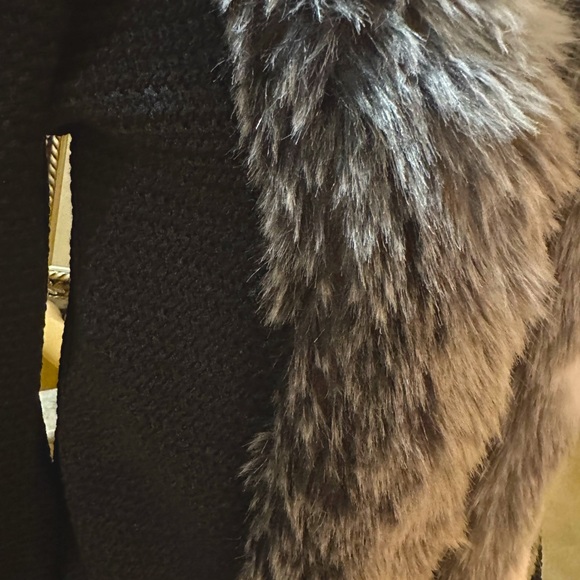 St John Collection Faux Fur Sweater - Picture 8 of 8